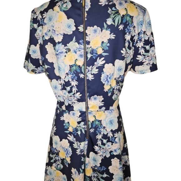 Forever New Floral Zip Up Dress - Picture 8 of 11